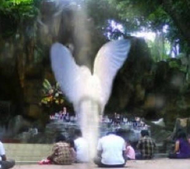 Ангел на молитвенном собрании в Индонезии