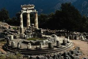 Греческий храм в Дельфах