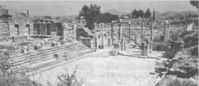 Часть руин города Эфеса